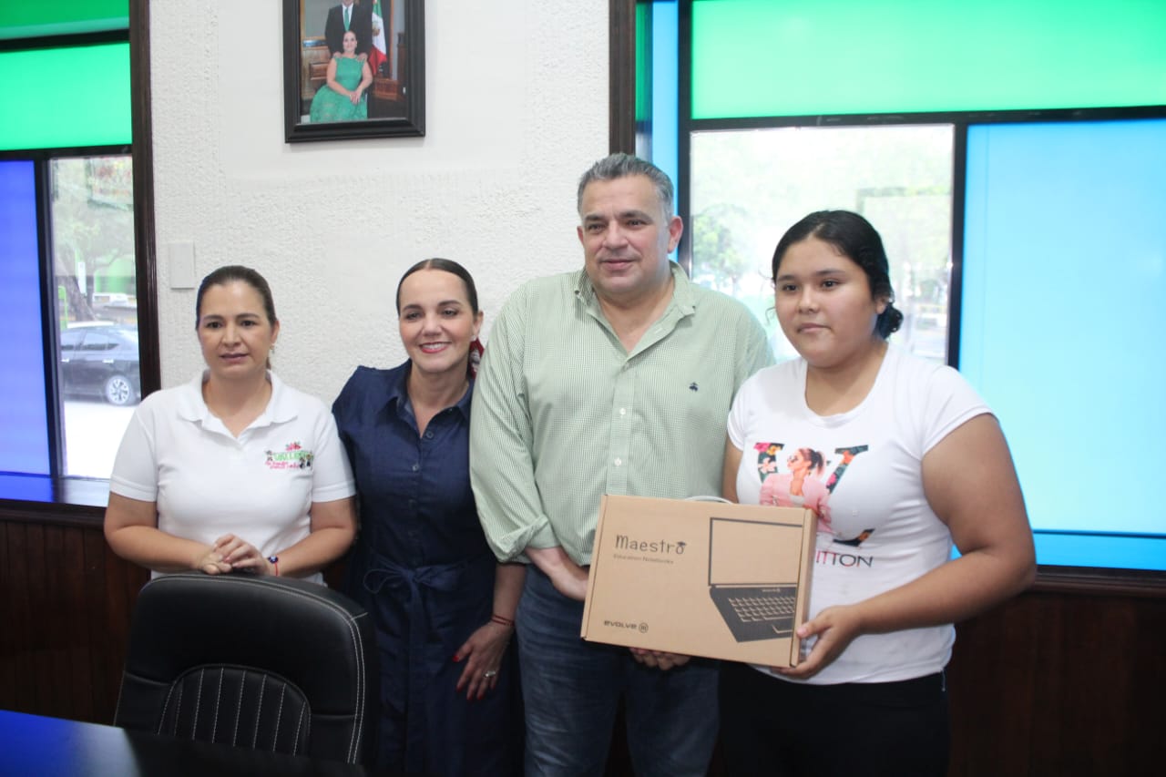 DONARÁ DAVID MEDINA COMPUTADORAS A ESTUDIANTES QUE COMPARTAN SU HISTORIA DE SUPERACIÓN DONARÁ DAVID MEDINA COMPUTADORAS A ESTUDIANTES QUE COMPARTAN SU HISTORIA DE SUPERACIÓN