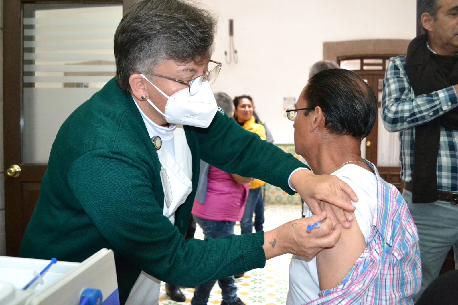PERSONAL DE GOBIERNO RECIBE VACUNA CONTRA LA INFLUENZA PERSONAL DE GOBIERNO RECIBE VACUNA CONTRA LA INFLUENZA