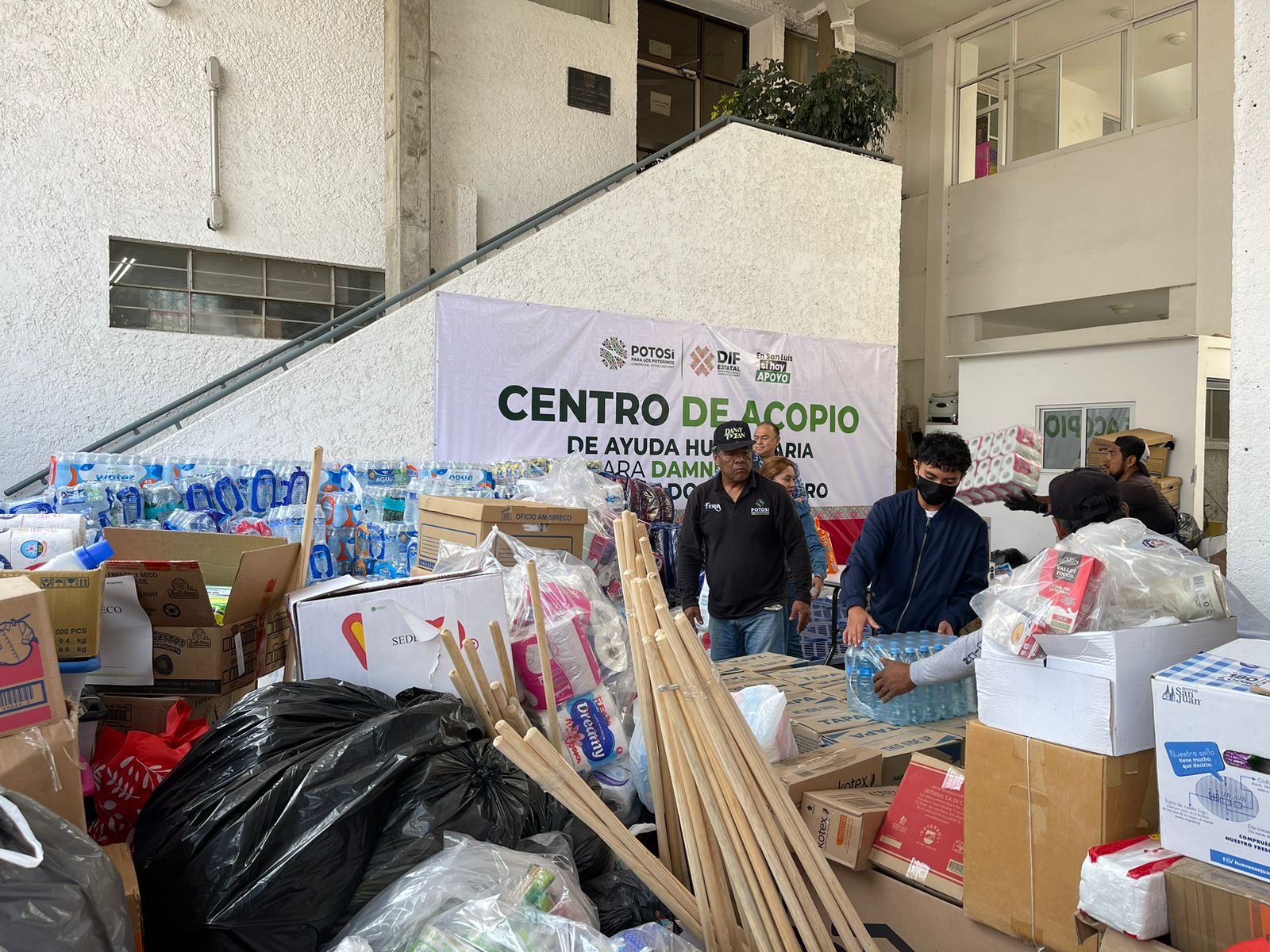 GOBIERNO SE SOLIDARIZA CON DAMNIFICADOS POR OTIS, EN GUERRERO GOBIERNO SE SOLIDARIZA CON DAMNIFICADOS POR OTIS, EN GUERRERO