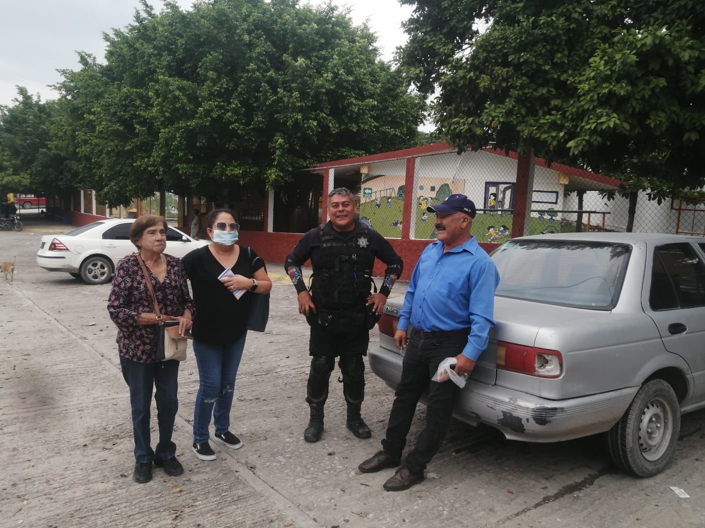 POLICÍA MUNICIPAL APOYA A TURISTAS Y ENCUENTRA CELULAR OLVIDADO EN TAXI POLICÍA MUNICIPAL APOYA A TURISTAS Y ENCUENTRA CELULAR OLVIDADO EN TAXI