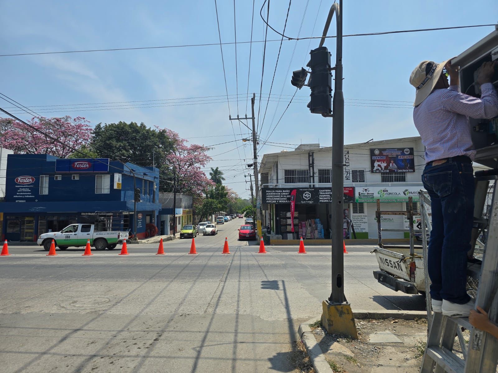 Se capacitará personal de Servicios Municipales para reparar semáforos