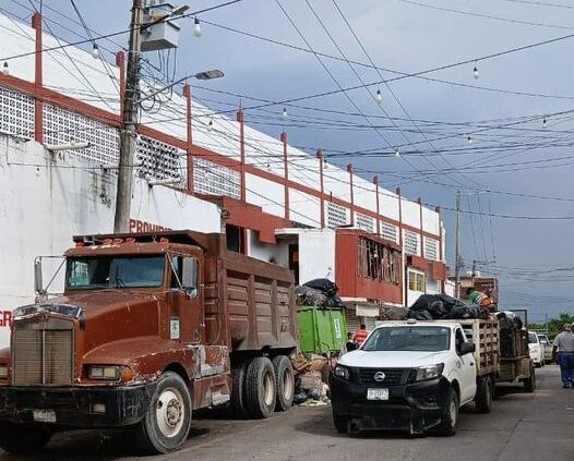 Continúa vigilancia permanente en el área de mercados