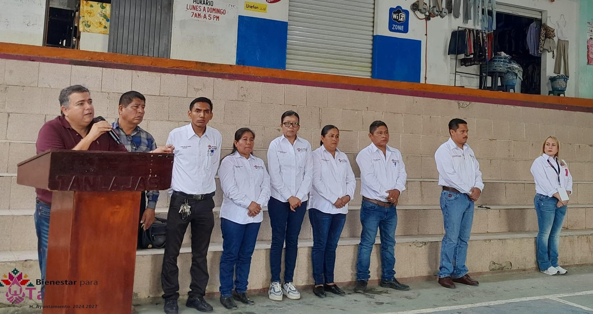 AYUNTAMIENTO REALIZA HONORES A LA BANDERA