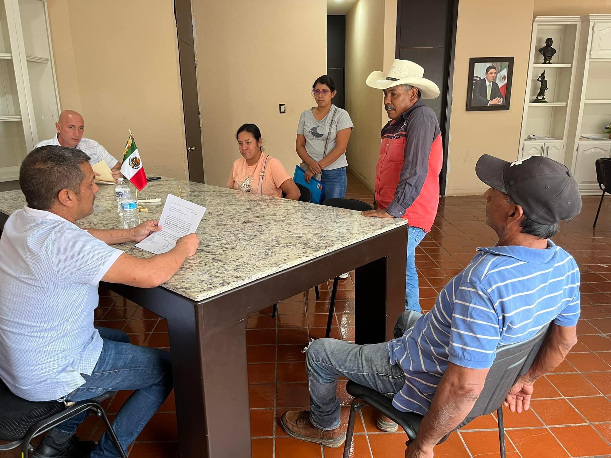 Presidente apoya al comité de agua de Santa Elena para la compra de una bomba