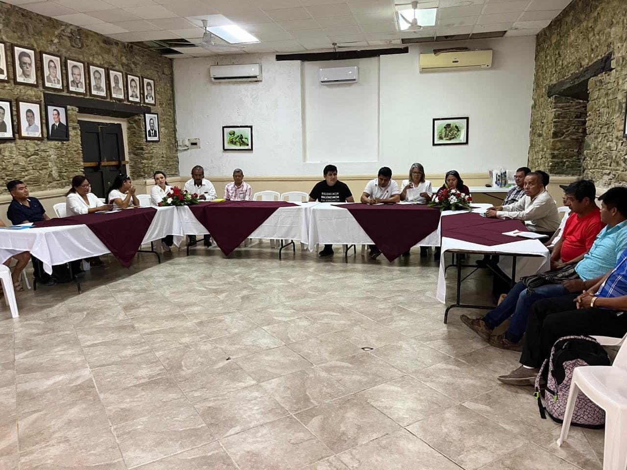 Presidente entabla su primera reunión con los consejeros municipales