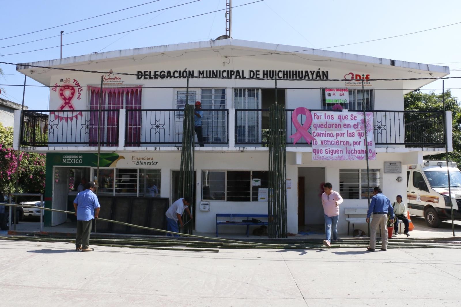 Delegación de Huichihuayan realiza altar monumental