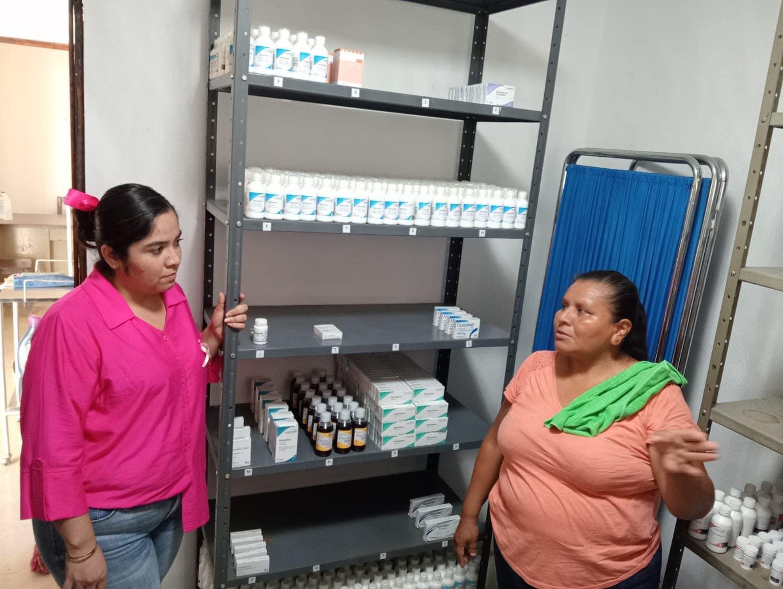 Presidenta del DIF visita casa de salud de La Pimienta