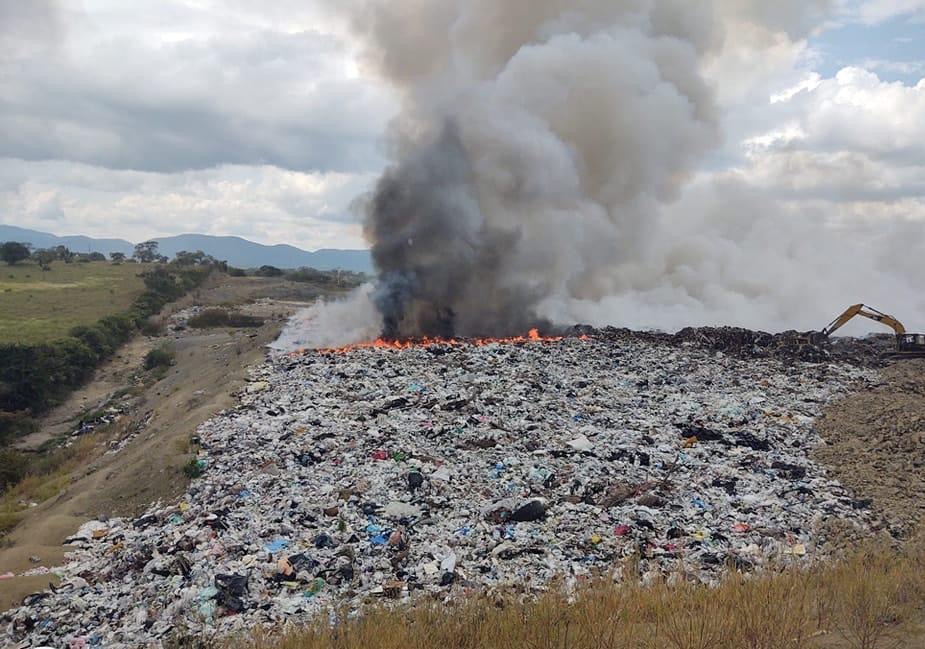 Incendio en el relleno sanitario se encuentra controlado en un 70% : PC