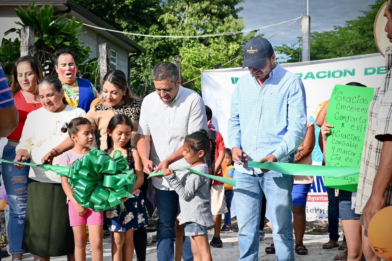 Mauricio Andrade inaugura obra de pavimentación en la localidad Campamento Alfa