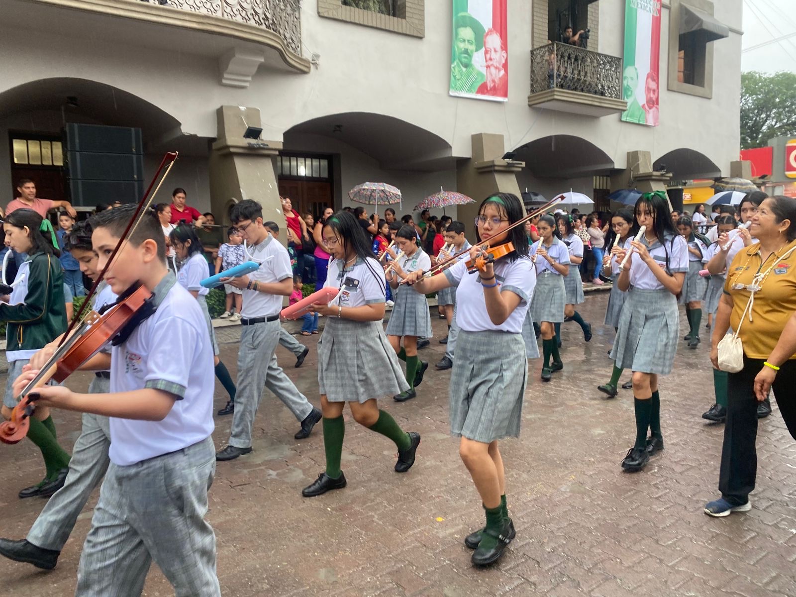 Más de 4 mil estudiantes participaron en el desfile de la Revolución Mexicana