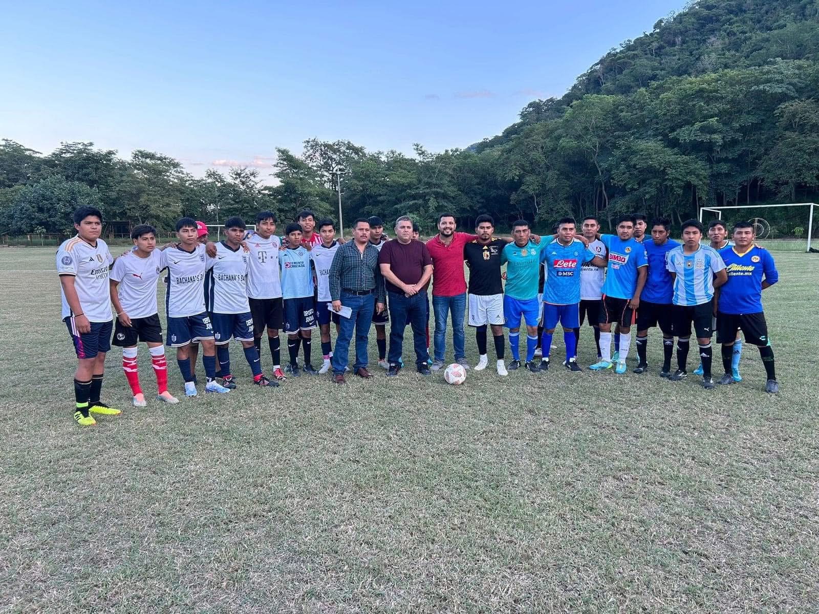 Presidente Municipal inaugura la liga de fútbol “Bienestar para los Jóvenes”