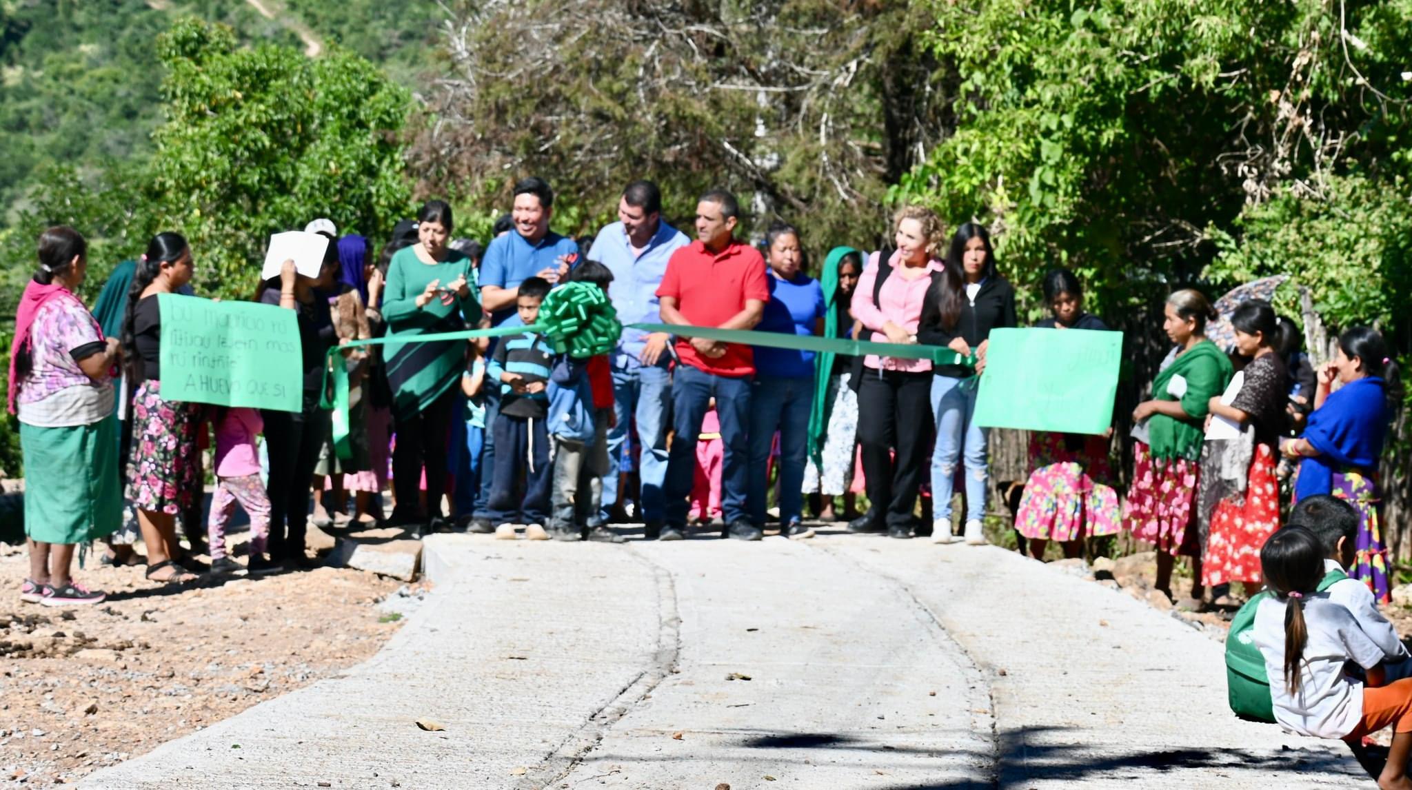 Presidente Municipal inaugura varias obras en la Manzanilla