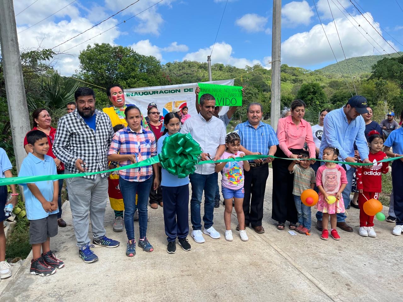 Delegado de Damián Carmona agradece al Presidente Municipal pavimentación de calle