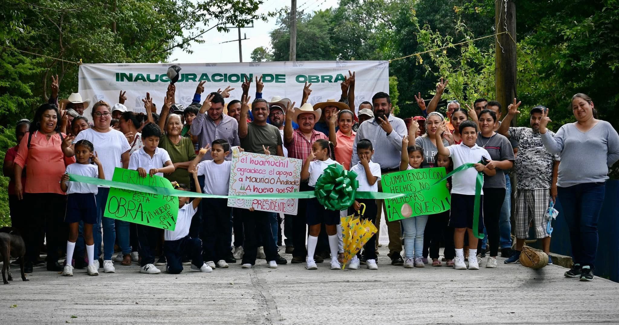 Mauricio Andrade Merchán entrega pavimentación en El Huamúchil