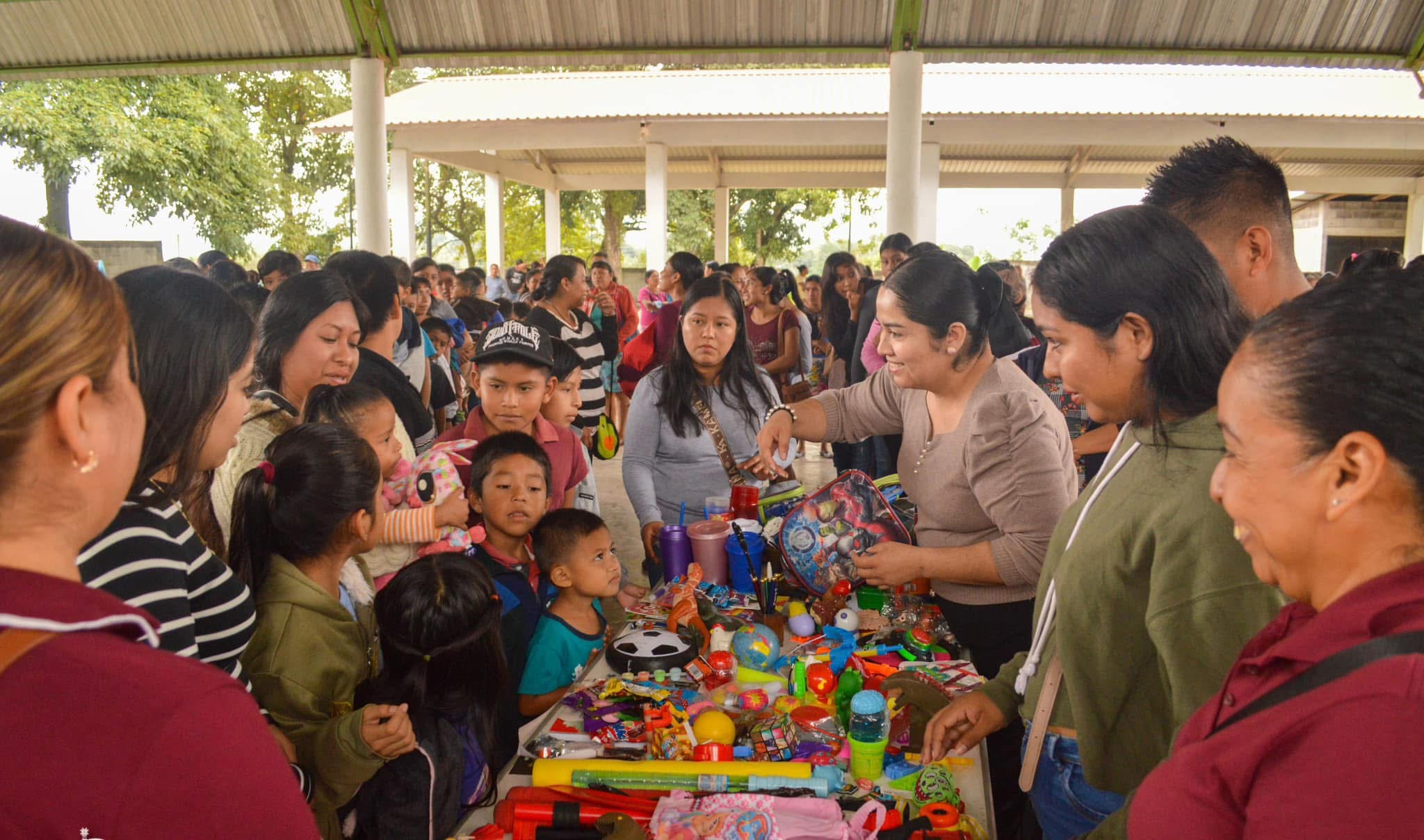 SMDIF lleva brigada de salud y alegría a Chununtzén ll