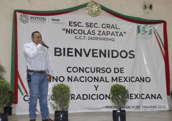 REALIZAN CONCURSO DE HIMNO NACIONAL Y CANCIÓN TRADICIONAL EN HUICHIHUAYÁN