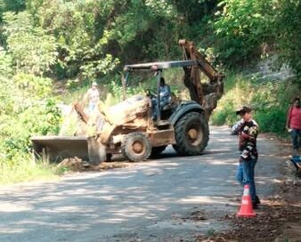 AYUNTAMIENTO LIMPIA CUNETAS EN EL TRAMO CARRETERO HUICHIHUAYÁN – CHUNUNTZÉN 2