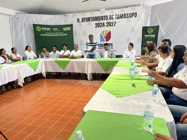 Mauricio Andrade toma protesta como Presidente del Consejo de Participación Ciudadana Escolar Mauricio Andrade toma protesta como Presidente del Consejo de Participación Ciudadana Escolar