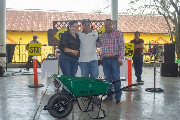 Ayuntamiento de Huehuetlán celebra a los albañiles en su día Ayuntamiento de Huehuetlán celebra a los albañiles en su día