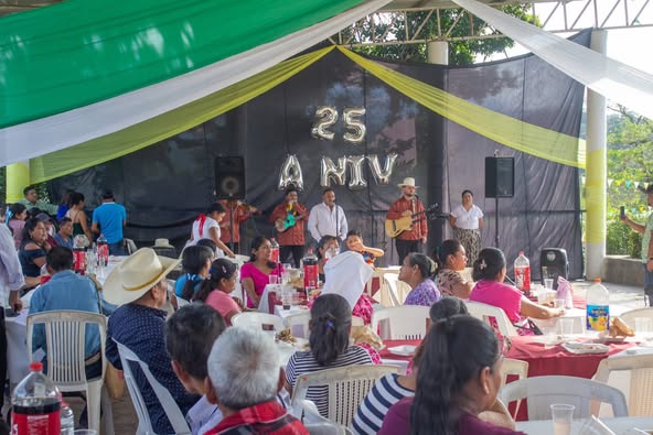 San José celebra con alegría el 25 aniversario de su iglesia y el Día de las Madres San José celebra con alegría el 25 aniversario de su iglesia y el Día de las Madres