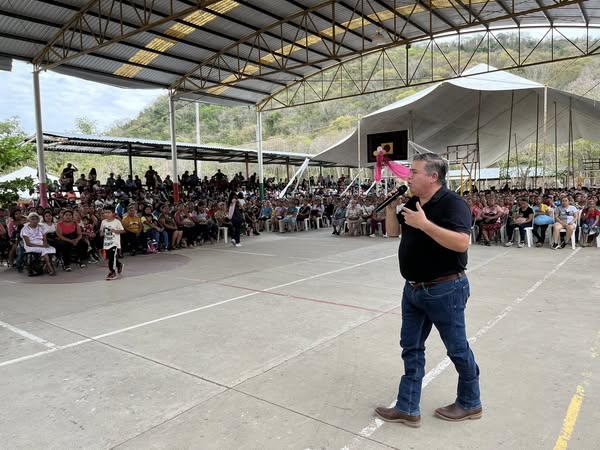 Más de 2 mil madres celebran en gran festejo organizado por el Ayuntamiento de Tanlajás Más de 2 mil madres celebran en gran festejo organizado por el Ayuntamiento de Tanlajás