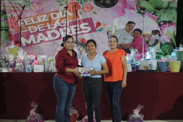 Ayuntamiento festeja el Día de las Madres en la Comunidad de Chununtzén I Ayuntamiento festeja el Día de las Madres en la Comunidad de Chununtzén I