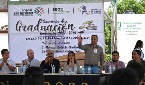 Presidente municipal Mauricio Andrade es padrino de generación del EMSaD 28 en La Palma Presidente municipal Mauricio Andrade es padrino de generación del EMSaD 28 en La Palma