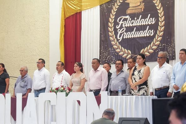 Presidente Municipal asiste a graduación de la Preparatoria Ponciano Arriaga No. 9 de Huichihuayán Presidente Municipal asiste a graduación de la Preparatoria Ponciano Arriaga No. 9 de Huichihuayán