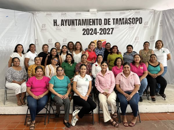 Presidente Municipal Mauricio Andrade celebra el Día de la Secretaria con emotivo reconocimiento