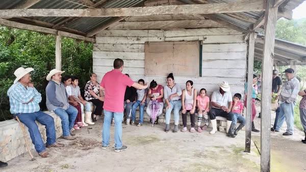 Mauricio Andrade visita  diferentes comunidades de Tamasopo en gira de trabajo