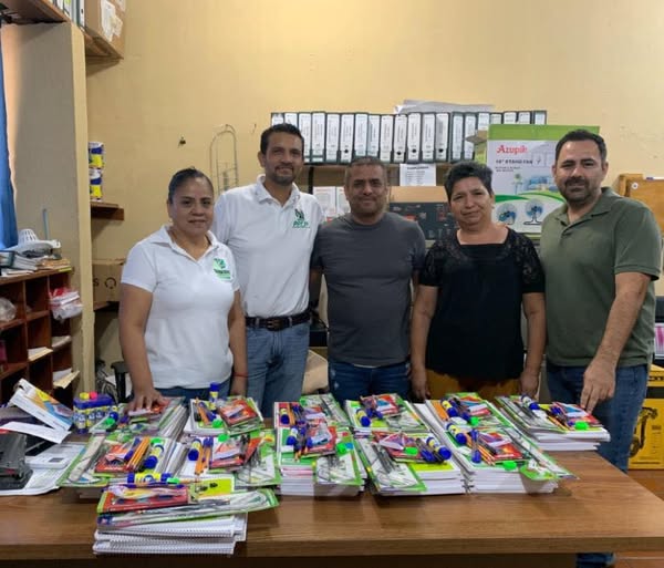 Mauricio Andrade apoya a sindicalizados para la compra de útiles escolares Mauricio Andrade apoya a sindicalizados para la compra de útiles escolares