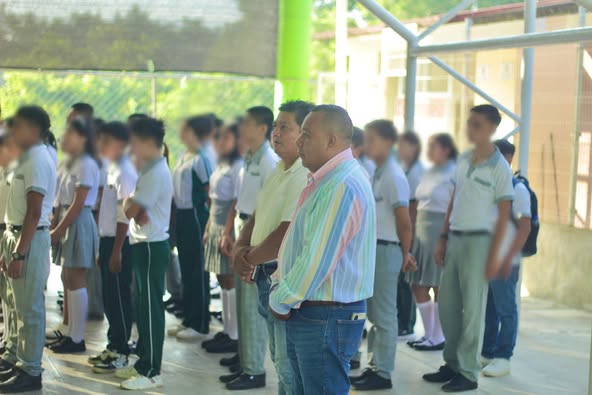 Presidente municipal da inicio al ciclo escolar 2025-2026 en la Secundaria “Nicolás Zapata”