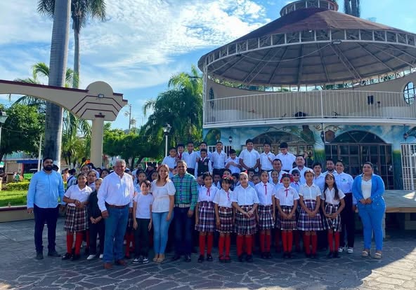 Inicia en Tamasopo el ciclo escolar 2025-2026 con acto inaugural