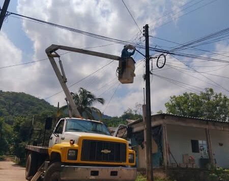 Avanza al 80% la colocación de alumbrado público en distintas localidades