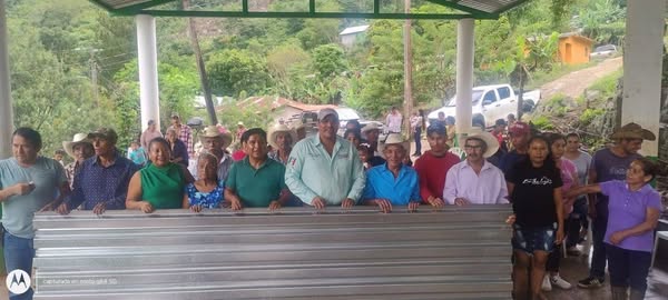 APERTURAS  DE CAMINO, PAQUETES DE LÁMINAS, ÚTILES ESCOLARES ENTREGA TEMO BALDERAS EN LA ZONA TANZOZOB