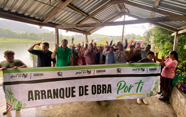 Mauricio Andrade da arranque a pavimentación en la localidad del El Naranjito Mauricio Andrade da arranque a pavimentación en la localidad del El Naranjito