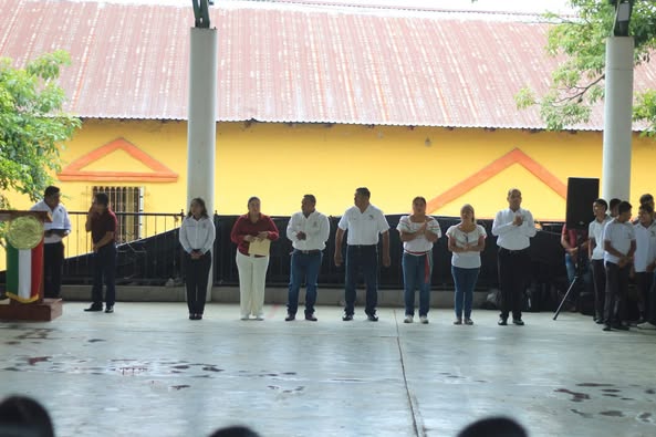 Ayuntamiento realiza honores a la Bandera en conmemoración del Grito de Dolores
