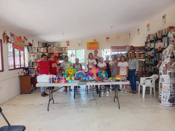 Biblioteca 02 Octavio Paz inaugura taller de elaboración de coronas y flores 
