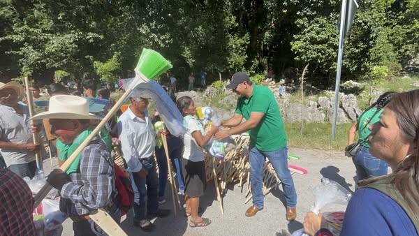 Ayuntamiento lleva apoyos sociales a mas de 500 familias de Mantezulel, El Aguacate y El Limon Ayuntamiento lleva apoyos sociales a mas de 500 familias de Mantezulel, El Aguacate y El Limon