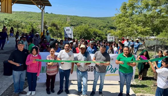 Mauricio Andrade inaugura pavimentación con concreto hidráulico en Agua Puerca Mauricio Andrade inaugura pavimentación con concreto hidráulico en Agua Puerca