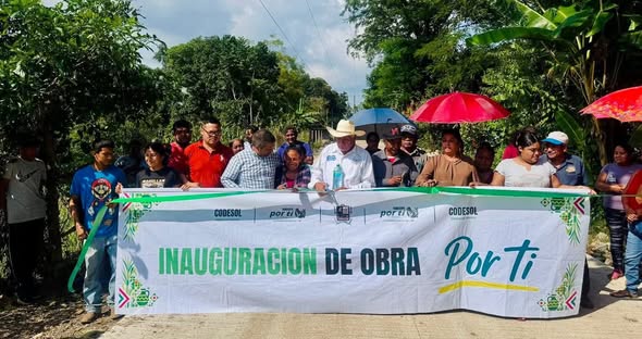Presidente Municipal inaugura pavimentación en la comunidad de La Mohonera Presidente Municipal inaugura pavimentación en la comunidad de La Mohonera
