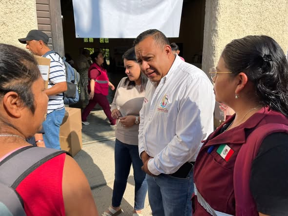 ENTREGAN APOYOS A FAMILIAS DAMNIFICADAS POR LLUVIAS EN HUEHUETLÁN ENTREGAN APOYOS A FAMILIAS DAMNIFICADAS POR LLUVIAS EN HUEHUETLÁN