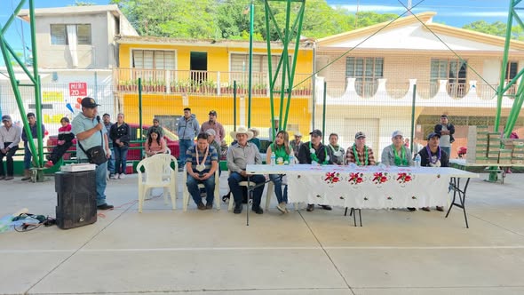 TEMO BALDERAS ENTREGA VEHÍCULOS DE TRASLADOS, ZAPATOS ESCOLARES Y OBRA PRIORITARIA PARA TAMÁPATZ