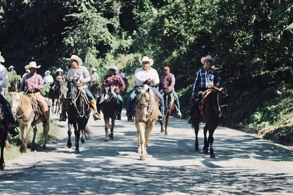 Realizan cabalgata de las Fiestas Patronales de San Diego de Alcalá 2025