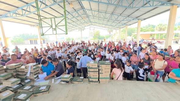Entregan zapatos escolares a estudiantes de Tancuime Entregan zapatos escolares a estudiantes de Tancuime